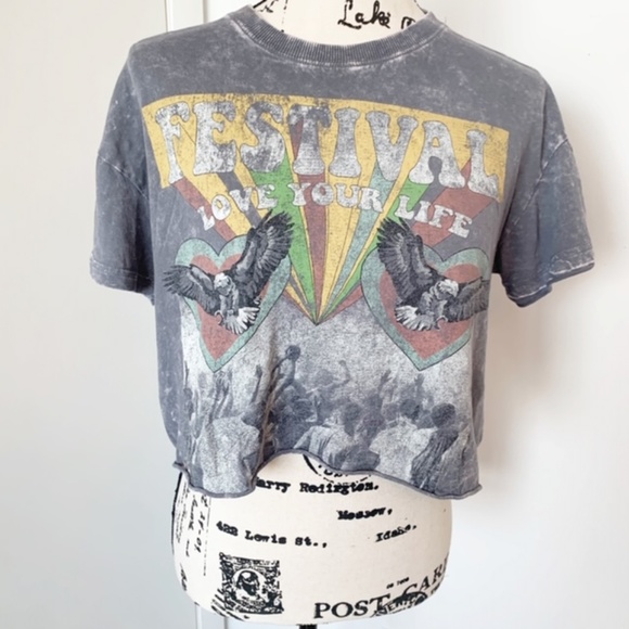 Forever 21 Tops - Festival Distressed Graphic Cropped Tee